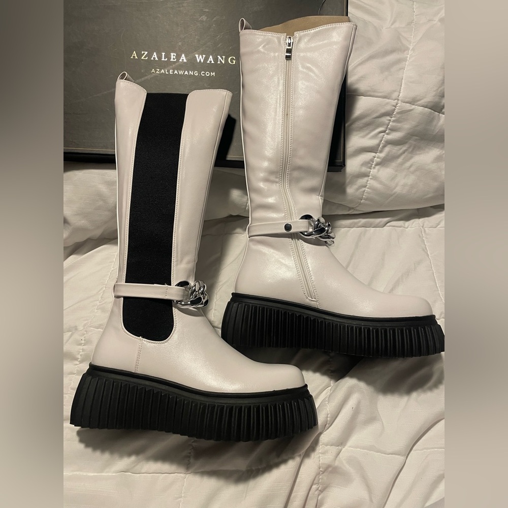 Azalea wang white boots with black chunky heel silver chain accent size 8